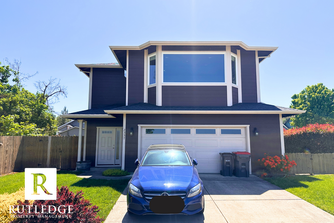 Foto del edificio - STUNNING 3 Bed/2.5 Bath House in Medford