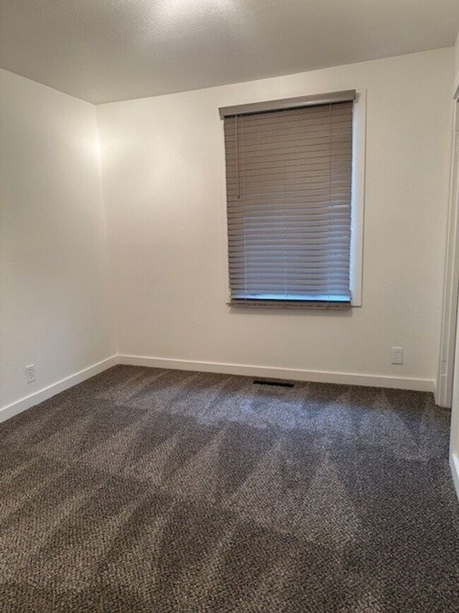 Foto del edificio - NEWLY REMODELED | East Anchorage | 3BR 1.5...