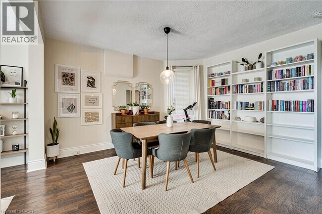 Photo du bâtiment - 187 Oak Ave