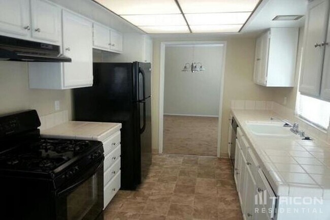 Building Photo - 1412 Express St