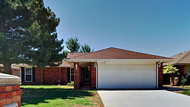 Building Photo - Very Nice 3 Bedroom 2 Bath Home in Yukon Schools