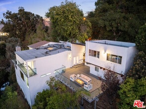 Building Photo - 3541 Multiview Dr