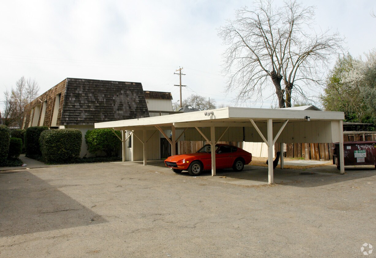 Building Photo - Fourplex