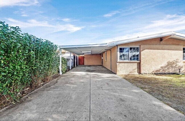 Foto del edificio - 3BD/2BA Single-Family Hayward Home for Rent 2 min From Ruus Elementary!