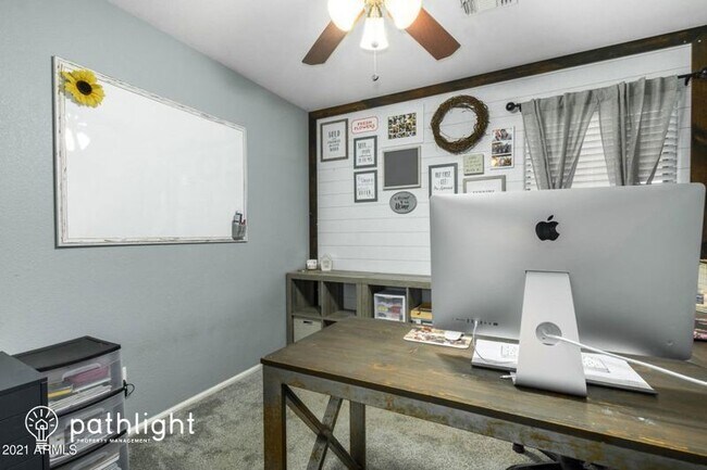 Foto del edificio - 16049 W Moreland St