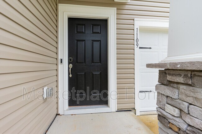 Building Photo - 1109 Joywood Dr