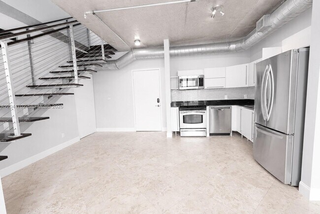 Foto del edificio - 690 SW 1st Ct