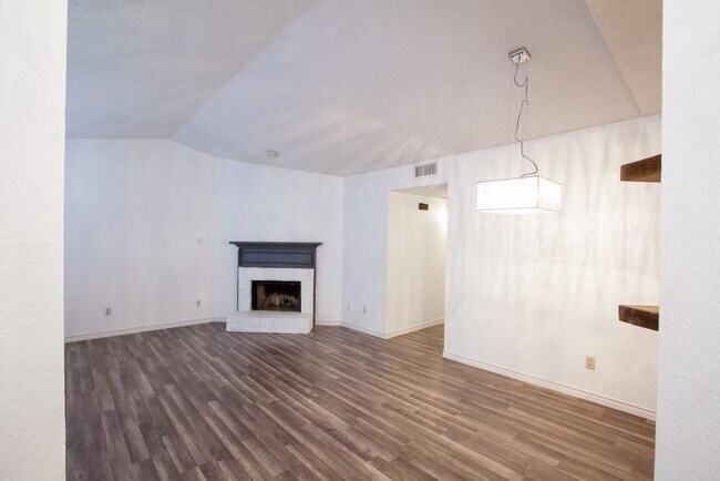 Building Photo - 3101 Townbluff Dr