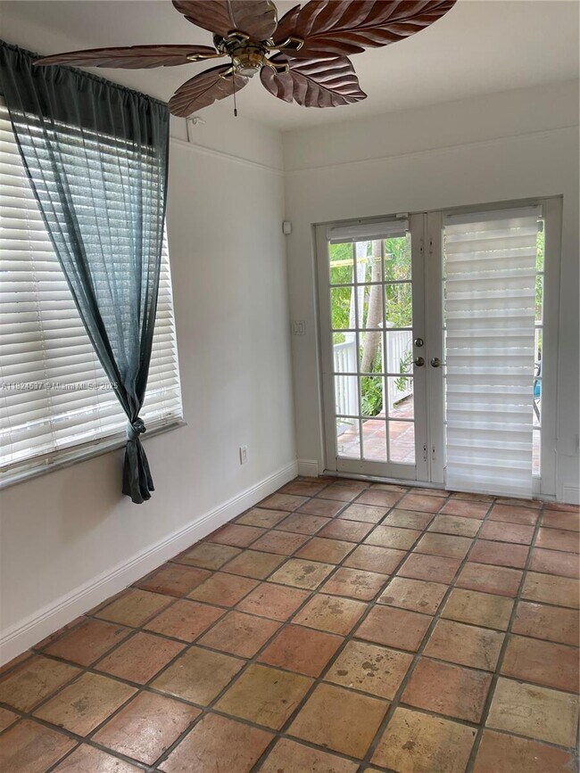 Foto del edificio - 2280 SW 20th St