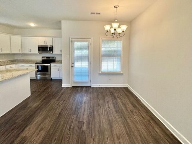 Foto del edificio - Now Leasing a 4-Bedroom 2.5 Bath Home In O...