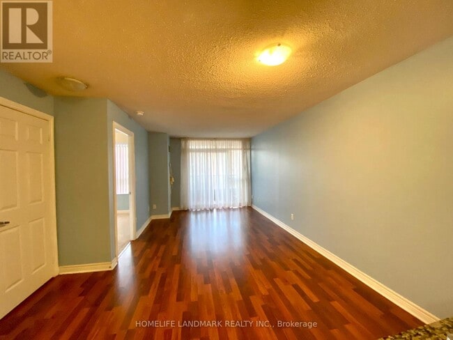 Building Photo - 310 Burnhamthorpe Rd W