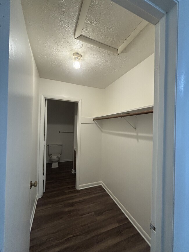 Building Photo - 1123 Southwood Dr