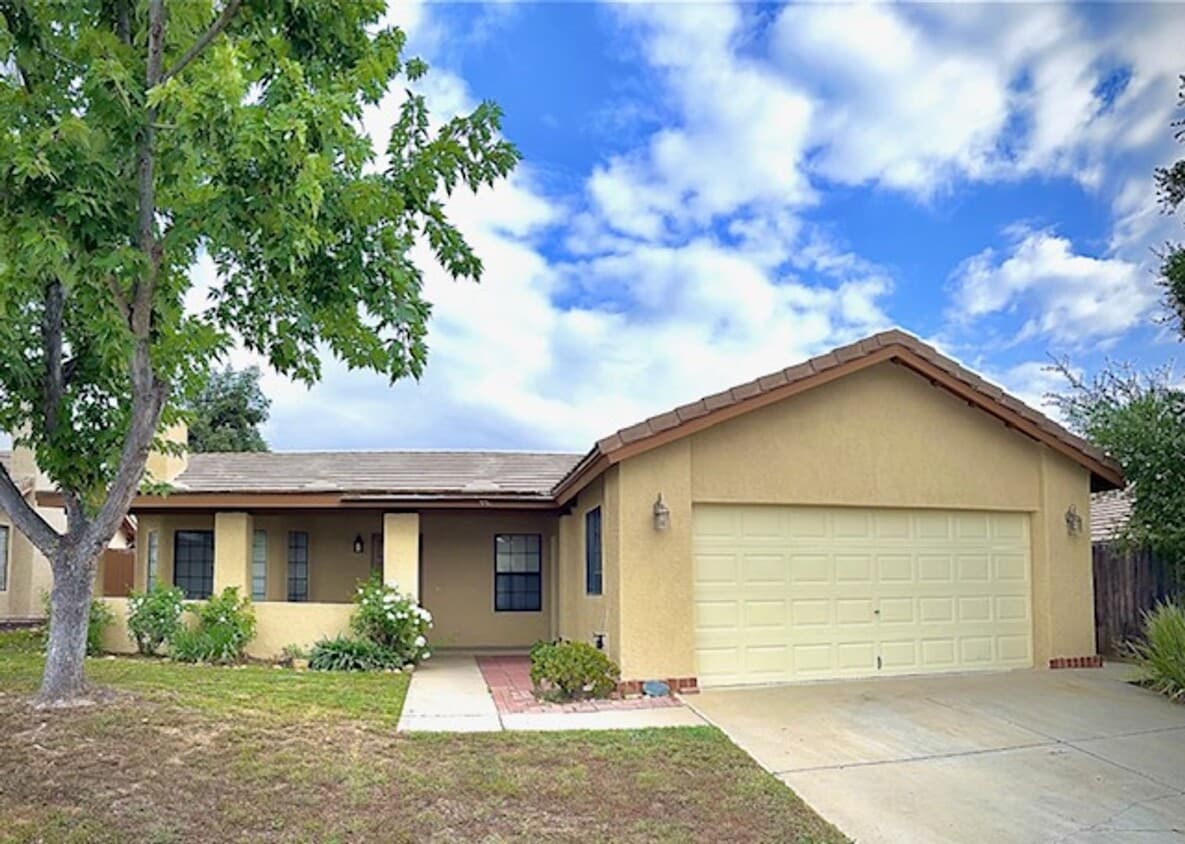Primary Photo - Charming Home in Miramonte