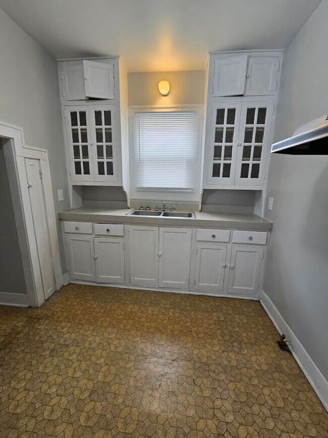 Building Photo - Three Bedroom Home located on Westside near 30th Street and MLK Drive