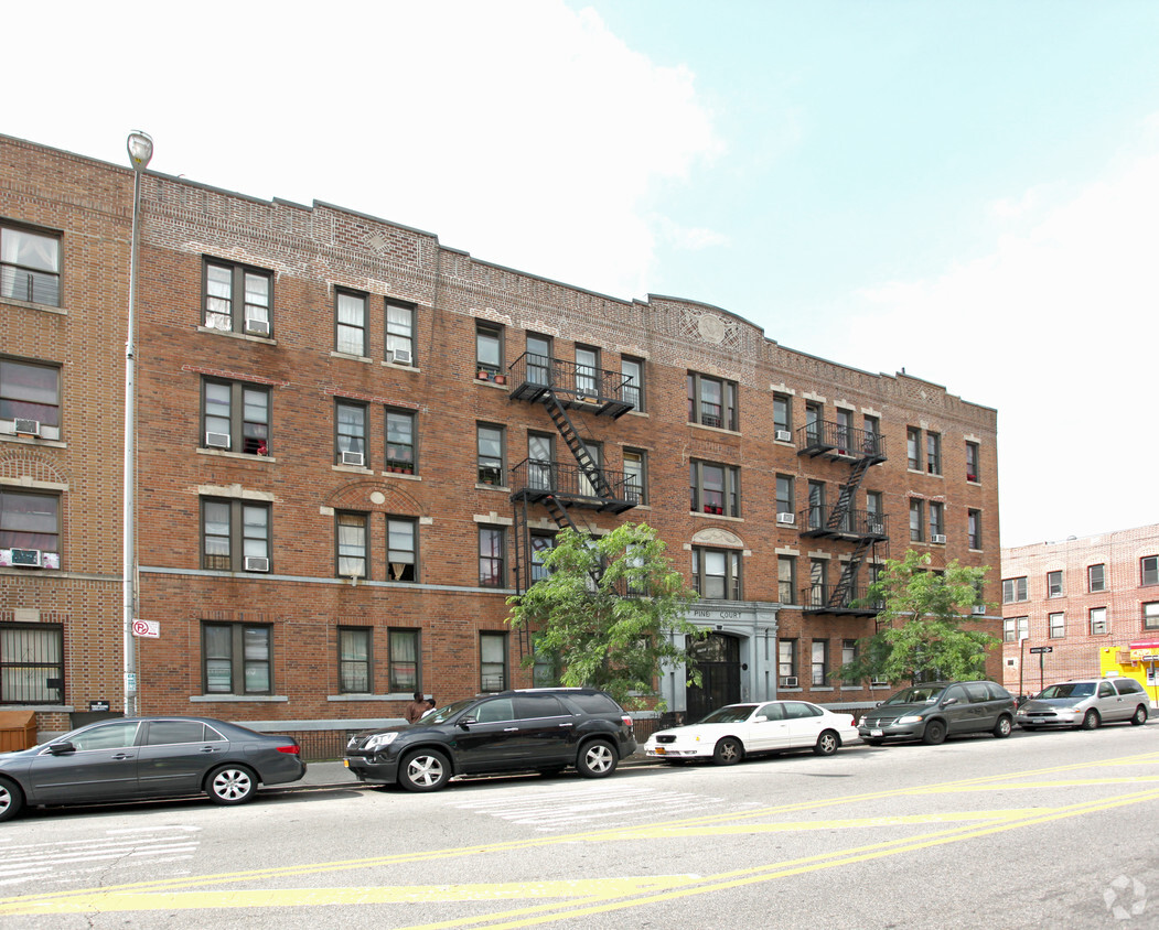 Building Photo - Pine Court Apartments