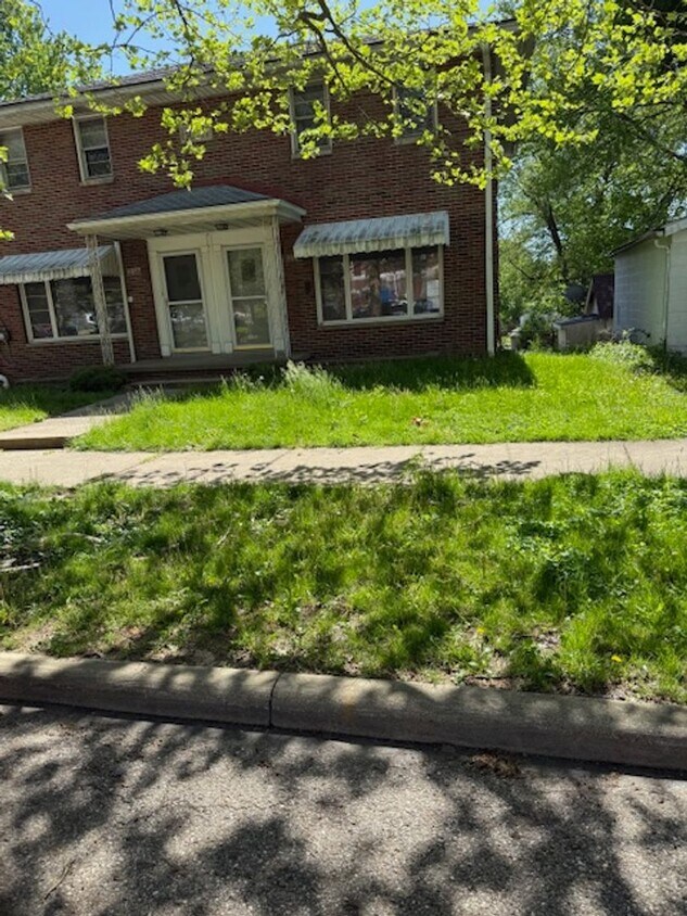 Primary Photo - 2 bedroom townhouse twinplex
