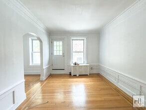 Building Photo - Beautifully Renovated 3-Bedroom with Priva...