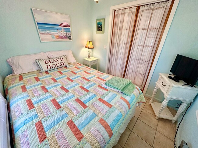 Foto del edificio - 2085 Nettles Blvd