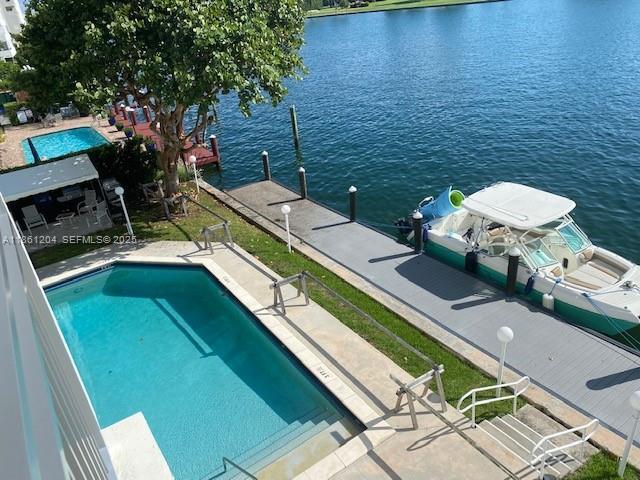 Foto del edificio - 9250 W Bay Harbor Dr