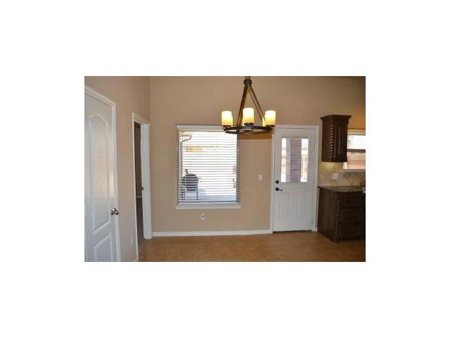 Building Photo - 3 bedroom single family home in excellent ...