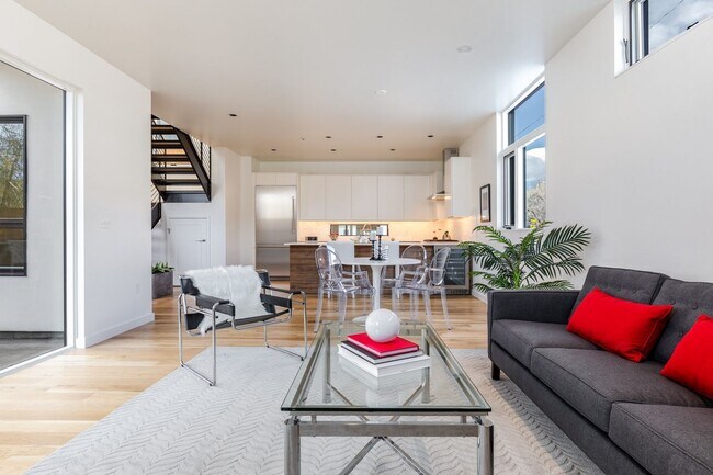 Building Photo - Stand-alone Luxury Residence at the Corner...