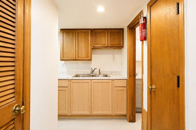 Foto del edificio - Move-In Ready 1 Bedroom Apartment Minutes from UVA