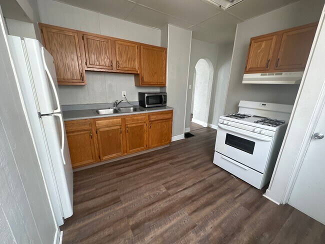 Foto del edificio - Offering Unbeatable Convenience to Local Shops and Restuarants