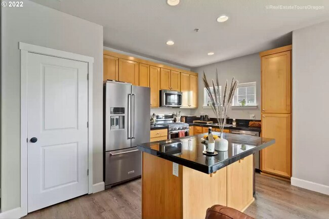 Foto del edificio - 1000 SW 170th Ave