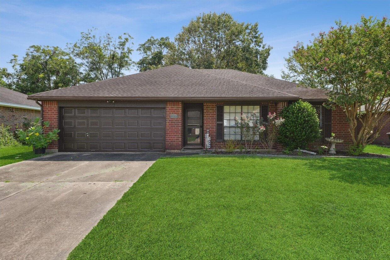 Foto principal - 2801 Dove Tree Dr