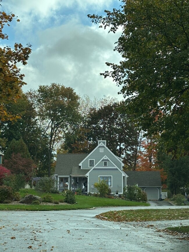 Building Photo - 20 Magnolia Hl