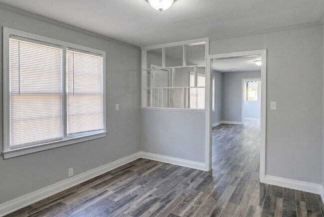 Foto del edificio - 352 Adams St