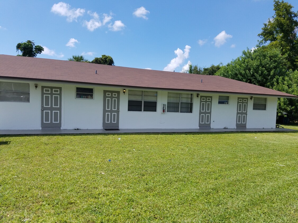 4 Plex, last 2 doors on right - 2239 NW 57th Ave