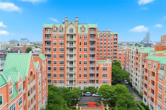 Building Photo - 60 Oceana Dr W