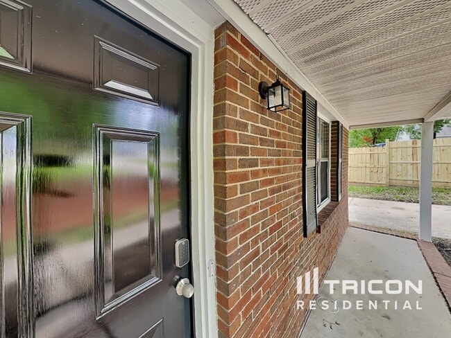 Building Photo - 6631 Flat Rock Dr