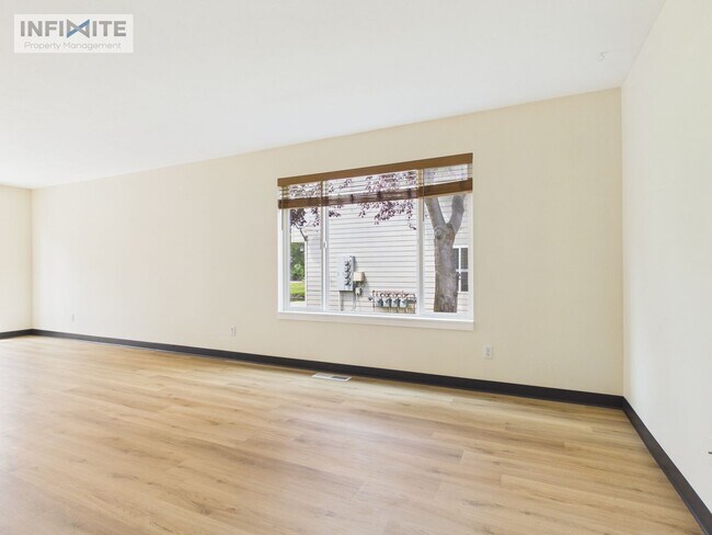 Building Photo - 3 Bedroom End Unit in Bozeman