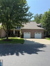 Building Photo - 118 Carriage Ct