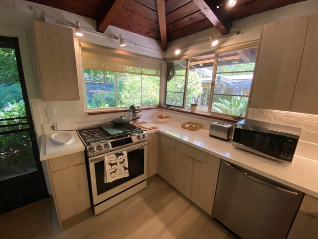 Building Photo - 1313 Bryant St