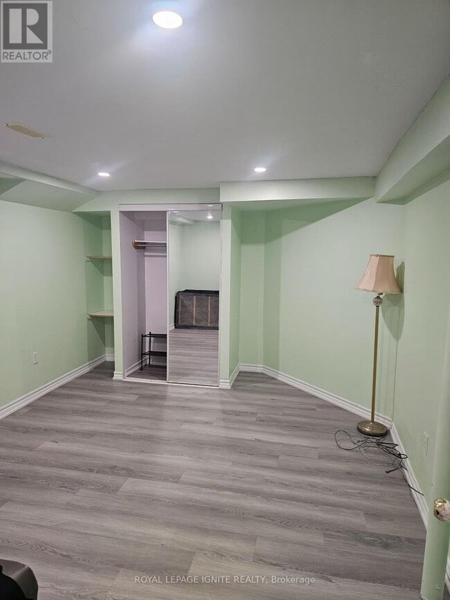 Building Photo - 2083 Blue Ridge Crescent