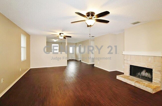 Foto del edificio - Wonderful 3/2/2 in CROWLEY ISD For Rent!