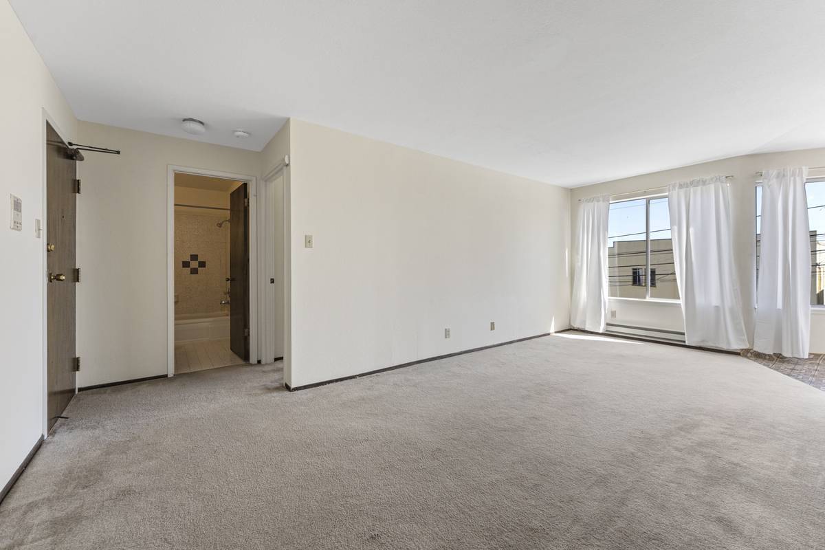 Primary Photo - 1370 Noe St