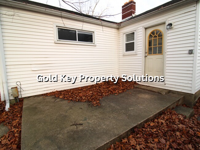 Building Photo - 3 Bed 1 Bath Home with Central Air and Basement (SECTION 8 APPROVED)