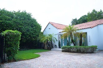 Building Photo - 2338 SW 11th St