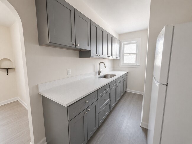 Kitchen Counters (New) - 270 Pacific St