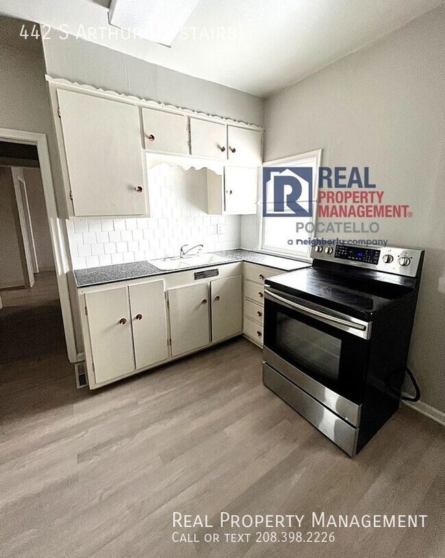 Building Photo - 3 Bedroom 2 bath - Main Home - Pets Negoti...