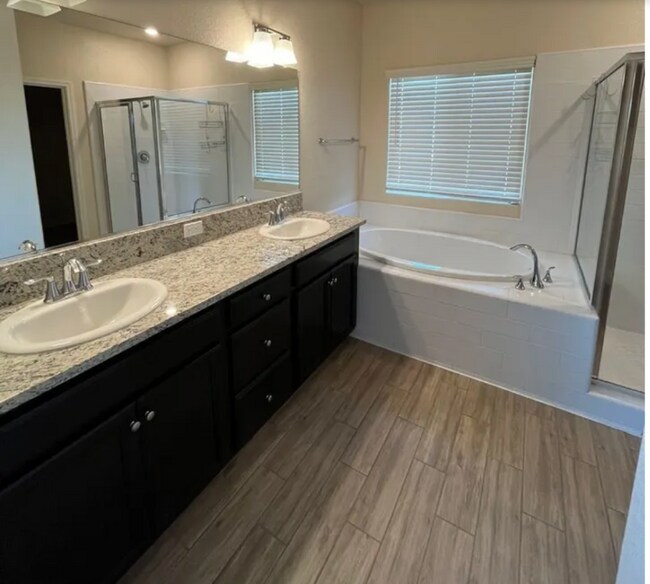 Foto del edificio - 2494 Valdes Dr