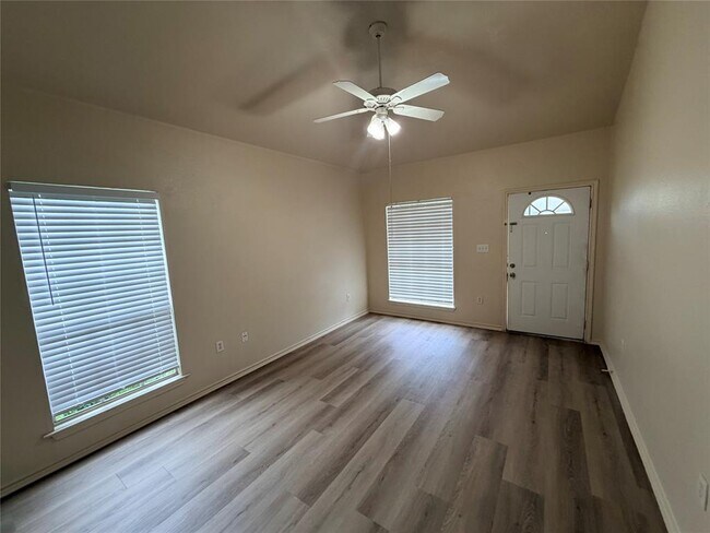 Foto del edificio - 508 Tablerock Cir