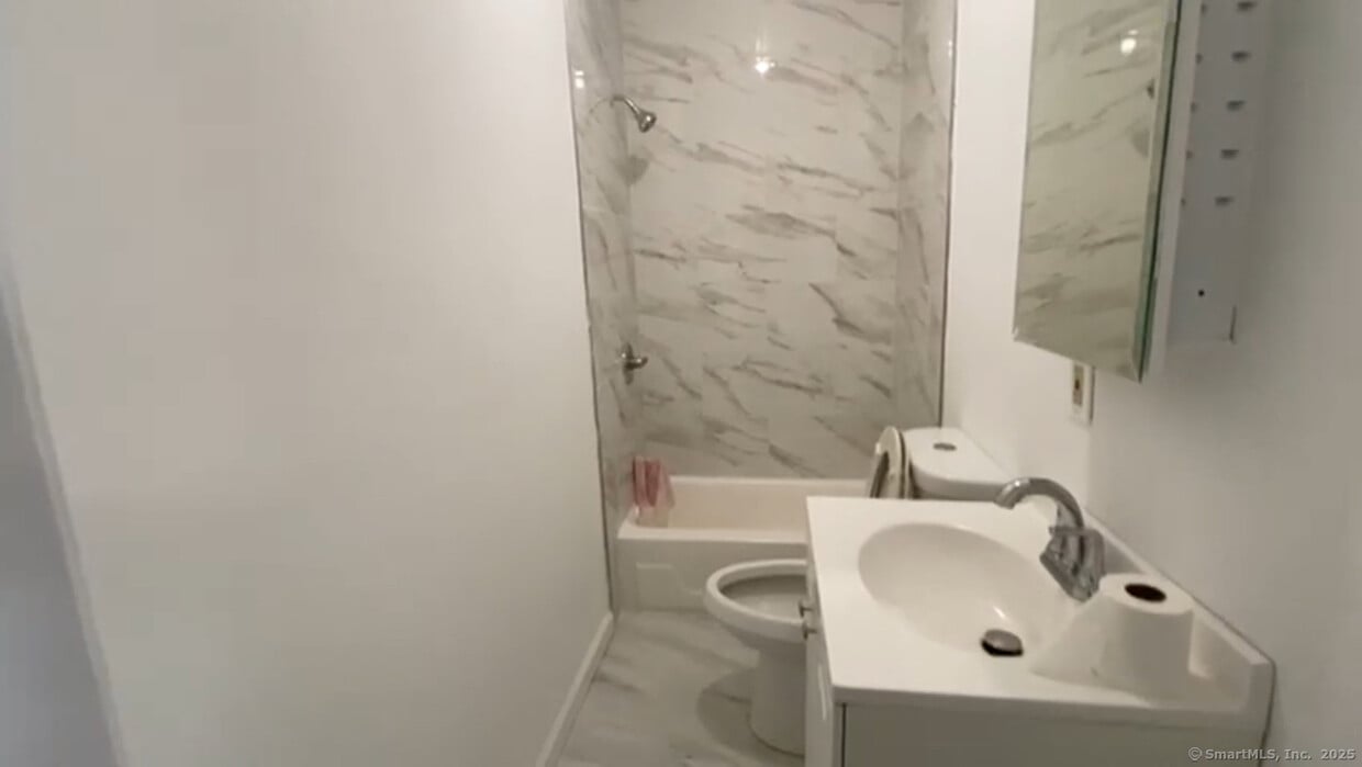 Building Photo - 782 Hallett St