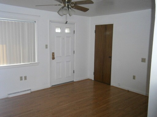 Building Photo - 250 Rosedale Dr