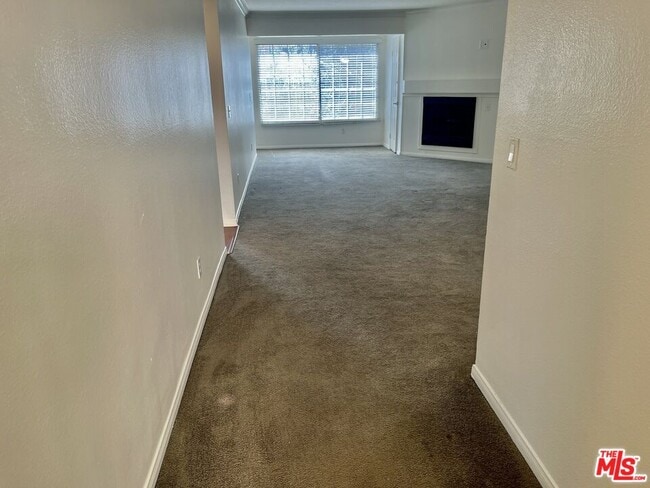 Building Photo - 5530 Owensmouth Ave