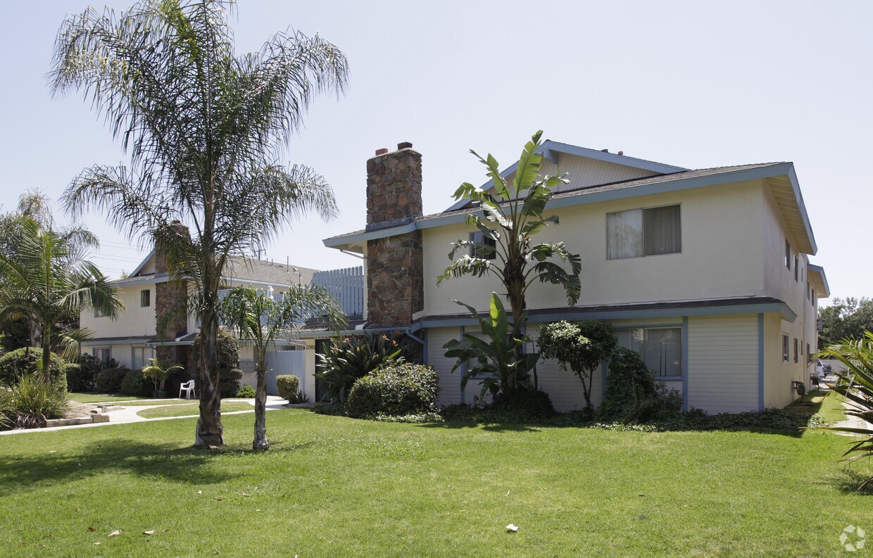 Primary Photo - 17102-17112 Kenyon Dr